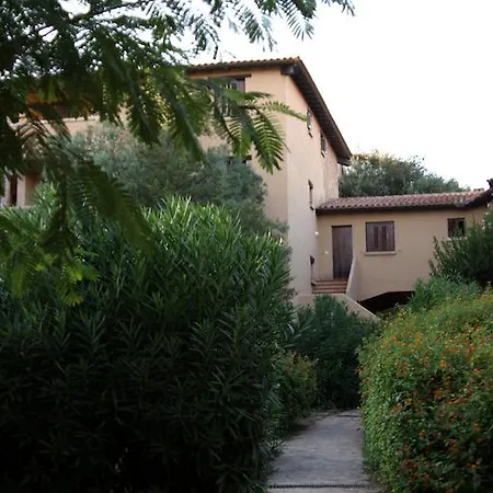 Portorotondo Tre מלון דירות 3*